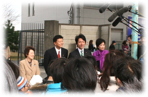 写真：「小泉進次郎と行く『海上自衛隊横須賀基地見学ツアー』」に自民党広報本部として参加